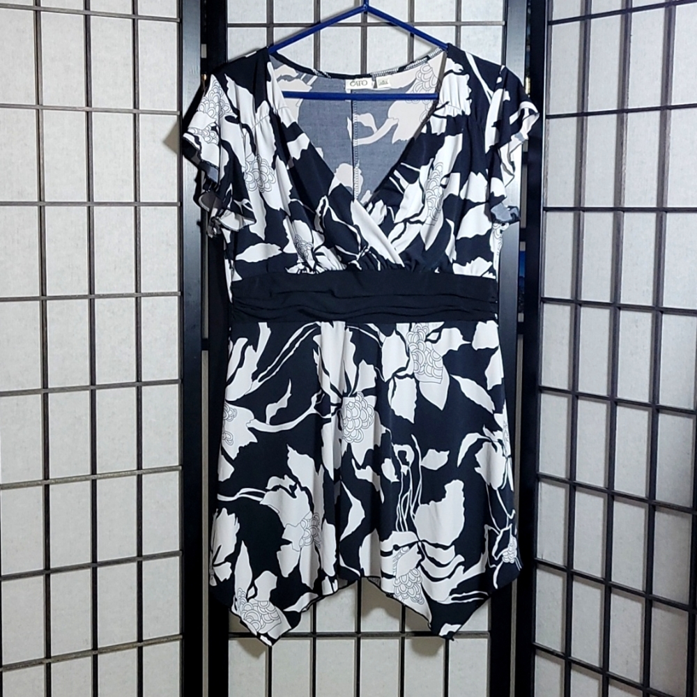 Cato Black and White Tunic EUC